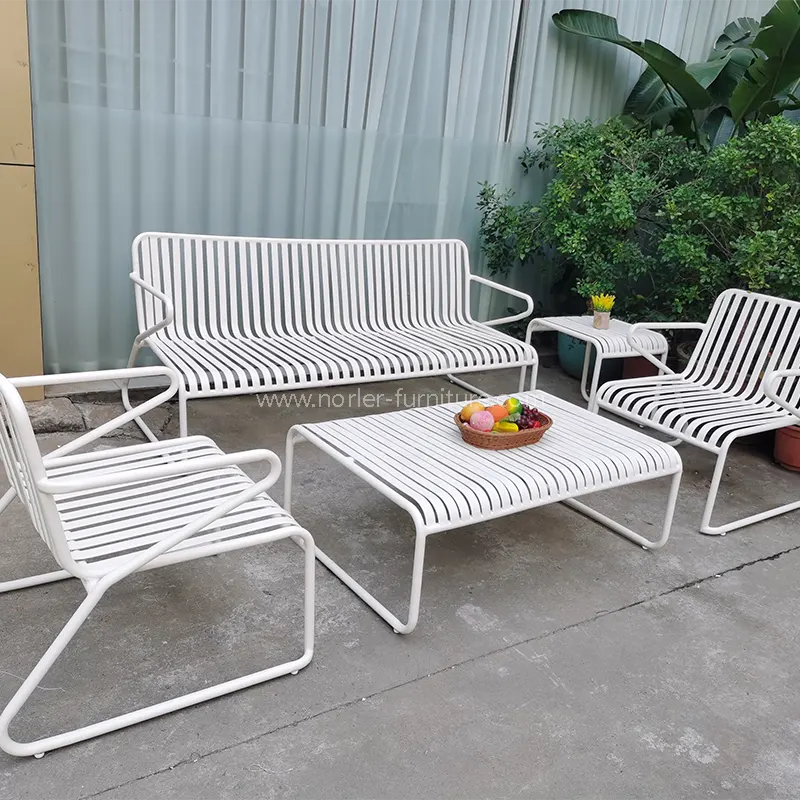 Canapelele de exterior pot fi lăsate afară iarna? Canapelele de exterior pot fi lăsate afară iarna?